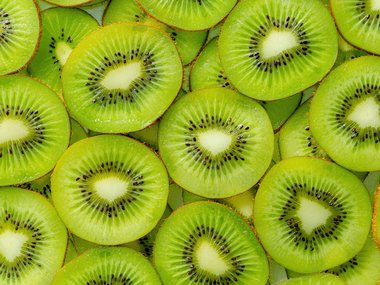 Photograph of multiple slices of kiwi fruit