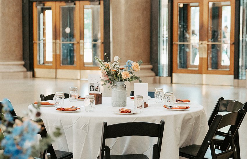 Image of tables in Rotunda by Amanda Arnold Photography