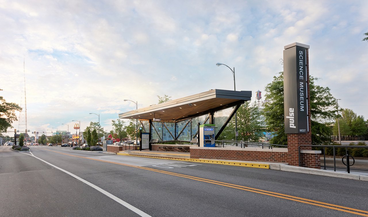 Image of Science Museum Pulse BRT station with a blue clouded sky during the day